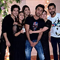 Alia Bhatt Gives TIGHT HUG To Ranbir Kapoor