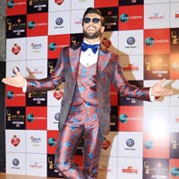 Ranveer Singh Funny Side On Red Carpet